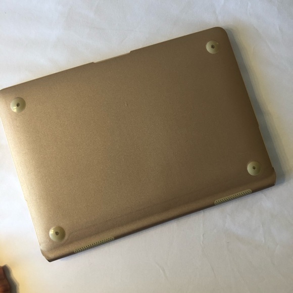 InCase Gold Hardshell Case for MacBook Air 13” - Picture 4 of 5